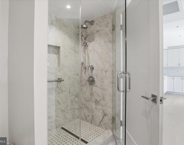 925 N Fairfax Street - Photo Thumbnail 22