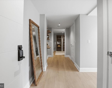 925 N Fairfax Street - Photo Thumbnail 5