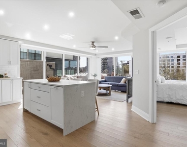 925 N Fairfax Street - Photo Thumbnail 8