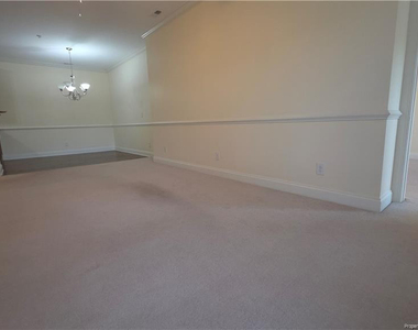 321 Gallery Drive - Photo Thumbnail 8