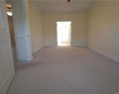 321 Gallery Drive - Photo Thumbnail 5