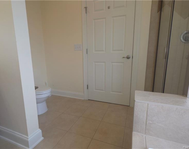 321 Gallery Drive - Photo Thumbnail 7