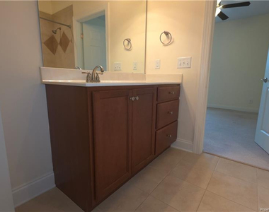 321 Gallery Drive - Photo Thumbnail 17