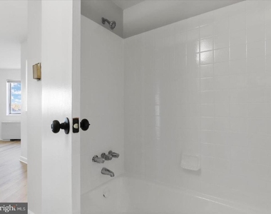 5340 Holmes Run Parkway - Photo Thumbnail 17