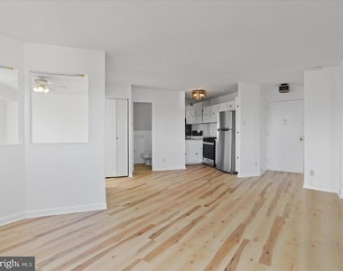 5340 Holmes Run Parkway - Photo Thumbnail 10