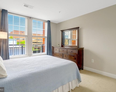 1023 N Royal Street - Photo Thumbnail 15