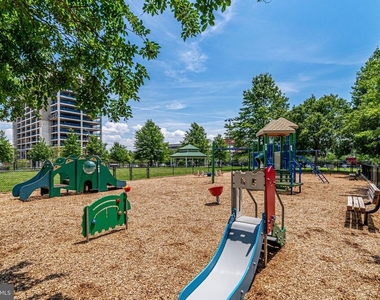 1023 N Royal Street - Photo Thumbnail 29