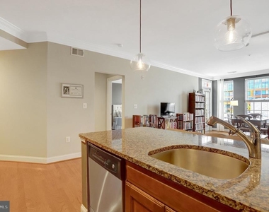 1023 N Royal Street - Photo Thumbnail 5