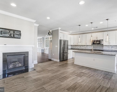 621 Bluemont Avenue - Photo Thumbnail 4