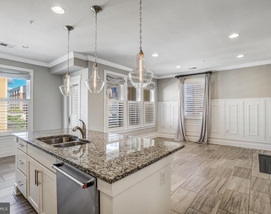 621 Bluemont Avenue - Photo Thumbnail 5