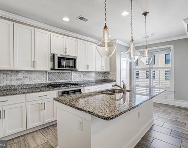 621 Bluemont Avenue - Photo Thumbnail 6