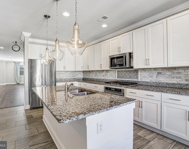 621 Bluemont Avenue - Photo Thumbnail 51