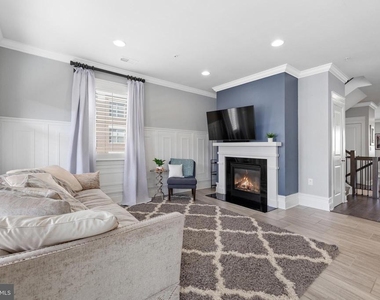 621 Bluemont Avenue - Photo Thumbnail 8