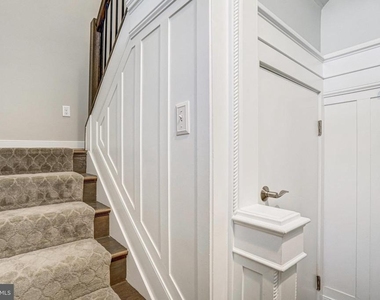 621 Bluemont Avenue - Photo Thumbnail 25