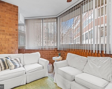 1001 N Vermont Street - Photo Thumbnail 14
