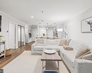 1001 N Vermont Street - Photo Thumbnail 12