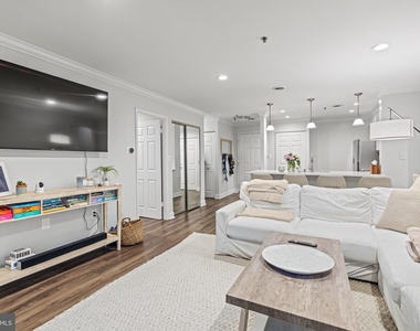 1001 N Vermont Street - Photo Thumbnail 13