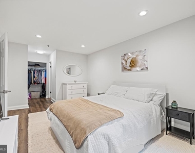1001 N Vermont Street - Photo Thumbnail 25