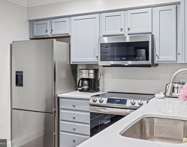 1001 N Vermont Street - Photo Thumbnail 6