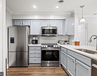 1001 N Vermont Street - Photo Thumbnail 3