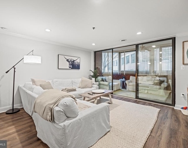 1001 N Vermont Street - Photo Thumbnail 10