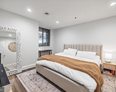 1001 N Vermont Street - Photo Thumbnail 18