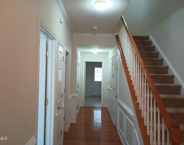 421 Madison Avenue - Photo Thumbnail 1