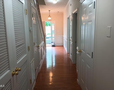 421 Madison Avenue - Photo Thumbnail 2