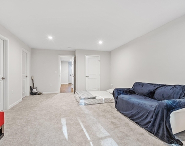 859 Romeria Drive - Photo Thumbnail 7
