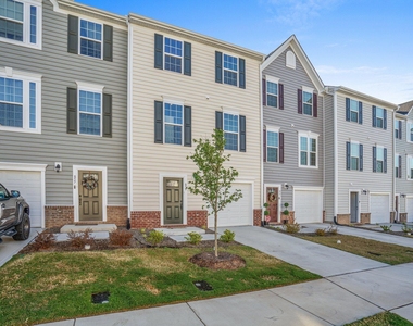 859 Romeria Drive - Photo Thumbnail 3
