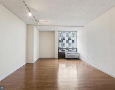 241 S 6th Street - Photo Thumbnail 5