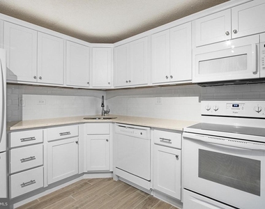 241 S 6th Street - Photo Thumbnail 4
