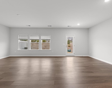 2108 Regal Drive - Photo Thumbnail 5