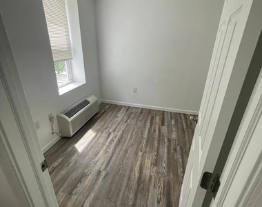 1601 W Tioga - Photo Thumbnail 2