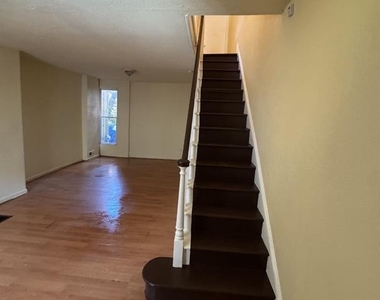 5515 Crowson Street - Photo Thumbnail 5