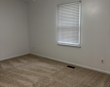 406 W Harnett Street - Photo Thumbnail 11