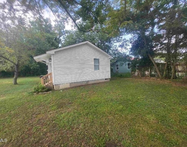 309 W Martin Street - Photo Thumbnail 3