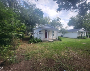 309 W Martin Street - Photo Thumbnail 4