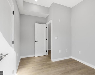 919 N 15th Street - Photo Thumbnail 14