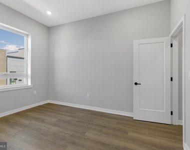 919 N 15th Street - Photo Thumbnail 18