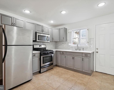 1563 E Hewson Street - Photo Thumbnail 7