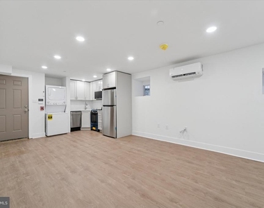 812 W Roosevelt Boulevard - Photo Thumbnail 3