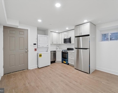 812 W Roosevelt Boulevard - Photo Thumbnail 2
