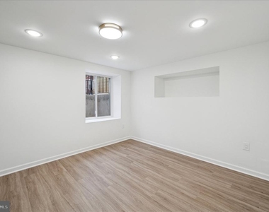 2553 S Dewey Street - Photo Thumbnail 9