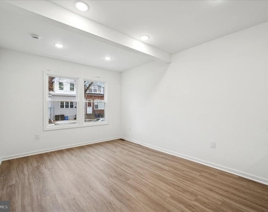 2553 S Dewey Street - Photo Thumbnail 3