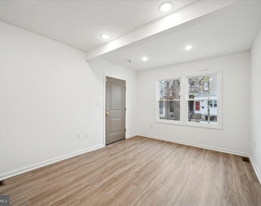 2553 S Dewey Street - Photo Thumbnail 2
