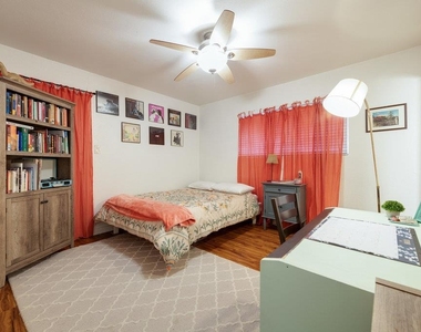 304 E 34th St - Photo Thumbnail 12