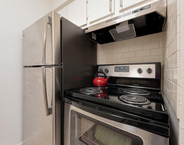 304 E 34th St - Photo Thumbnail 9