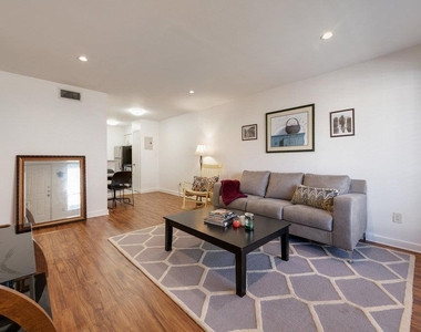 304 E 34th St - Photo Thumbnail 4