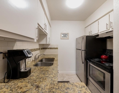 304 E 34th St - Photo Thumbnail 7